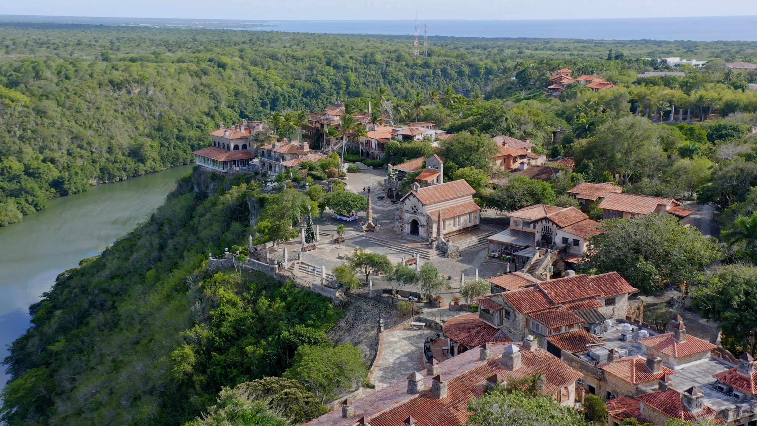 DIVERSE DOMINICAN IMMERSION