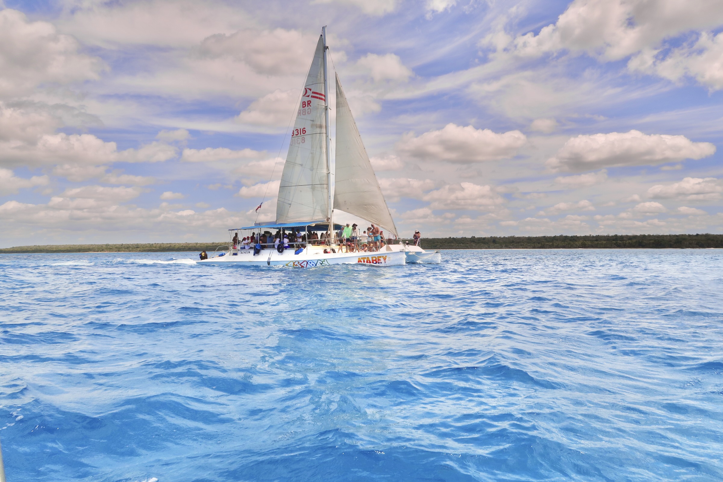 ESSENTIAL DOMINICAN EXPLORER