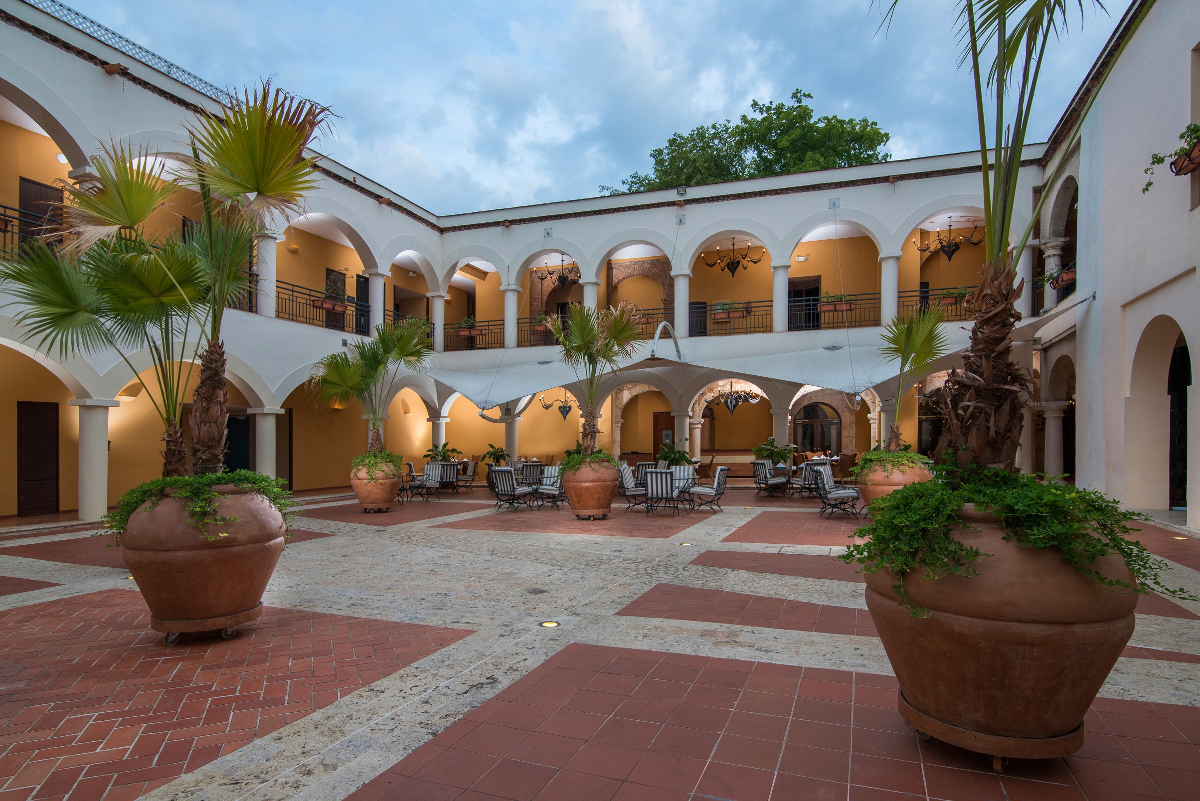 HODELPA NICOLAS DE OVANDO EMBLEMATIC 5* HOTEL