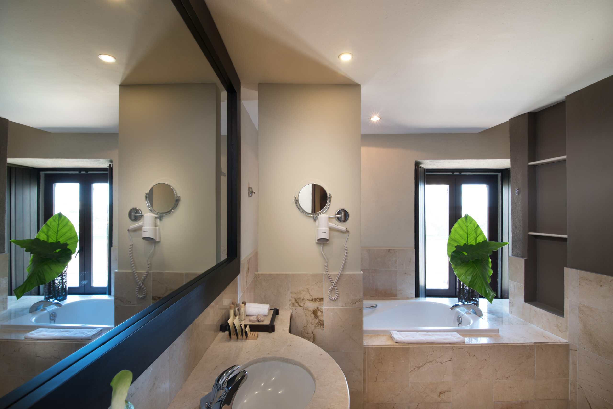 HODELPA NICOLAS DE OVANDO EMBLEMATIC 5* HOTEL